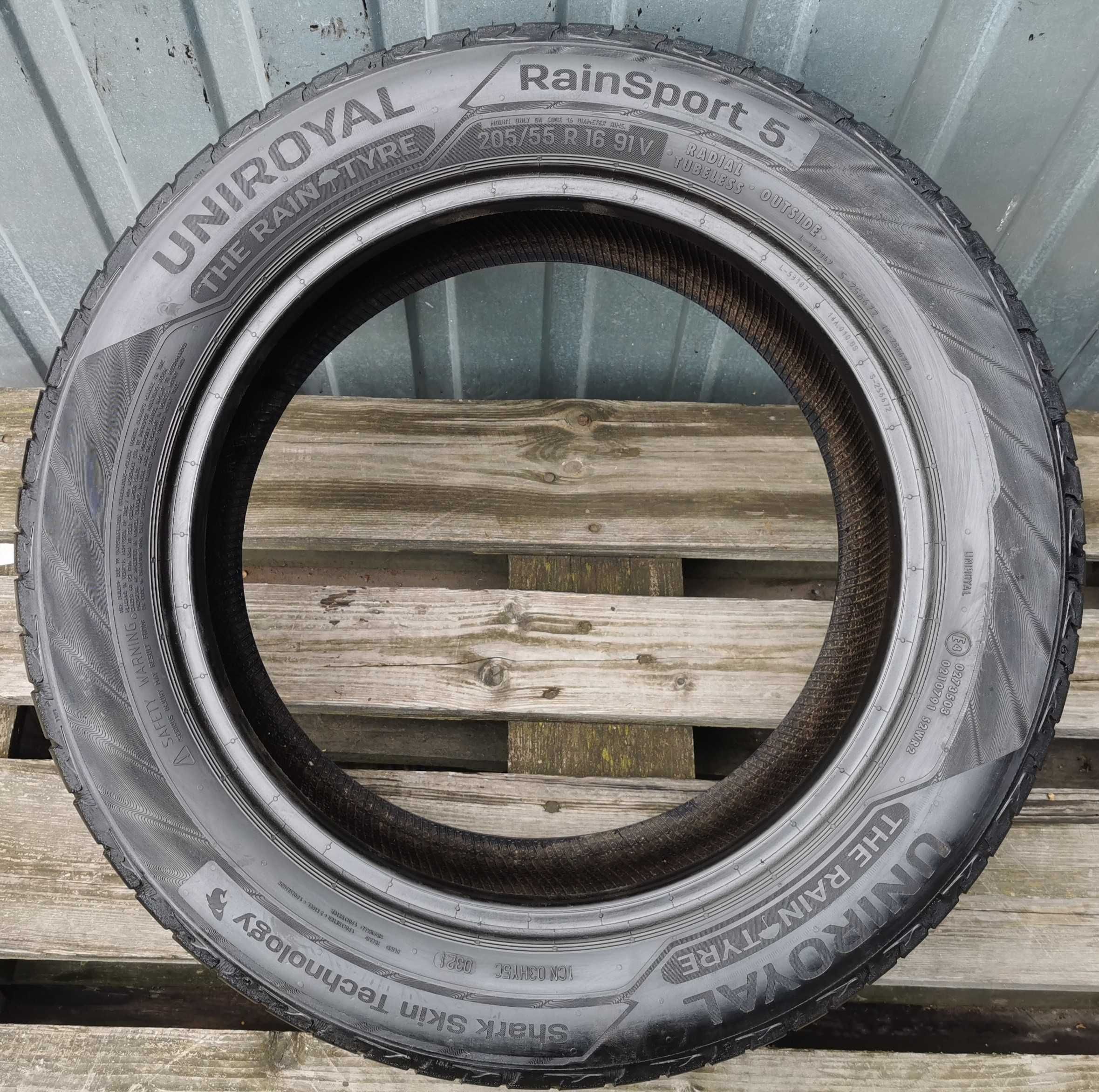116) Opona - 205/55/16 - Uniroyal - 6mm - 1szt - Letnia