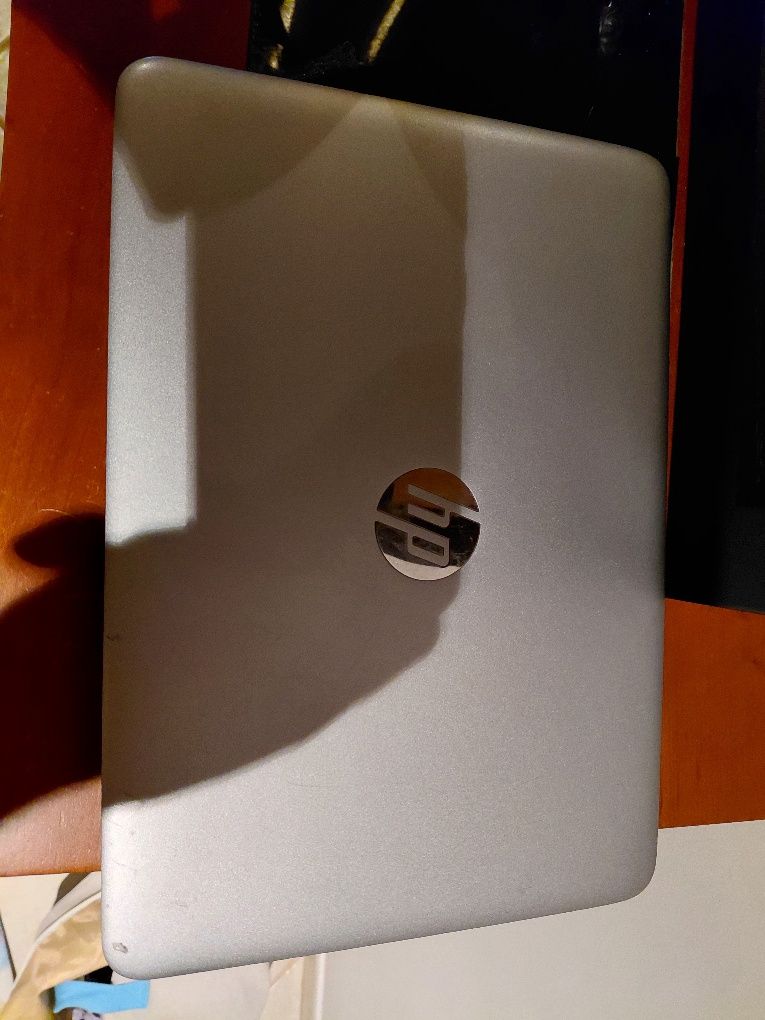 Portátil HP elitebook modelo 820 G3
Intel Core i5-6300u 2.4ghz
16gb de