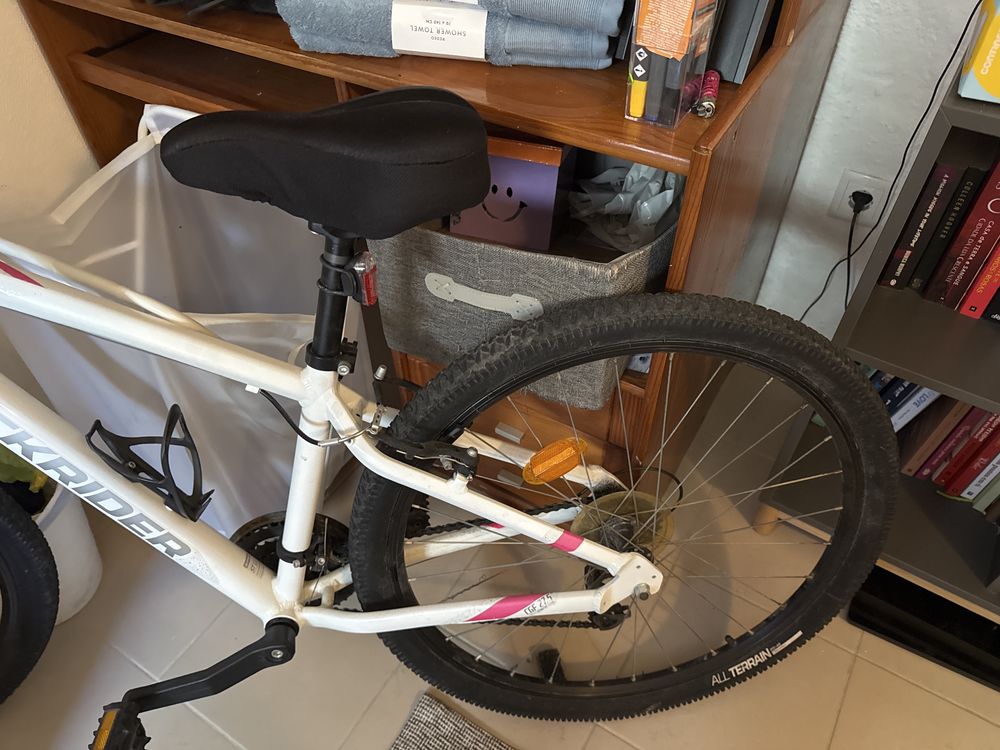 Bicicleta praticamente nova