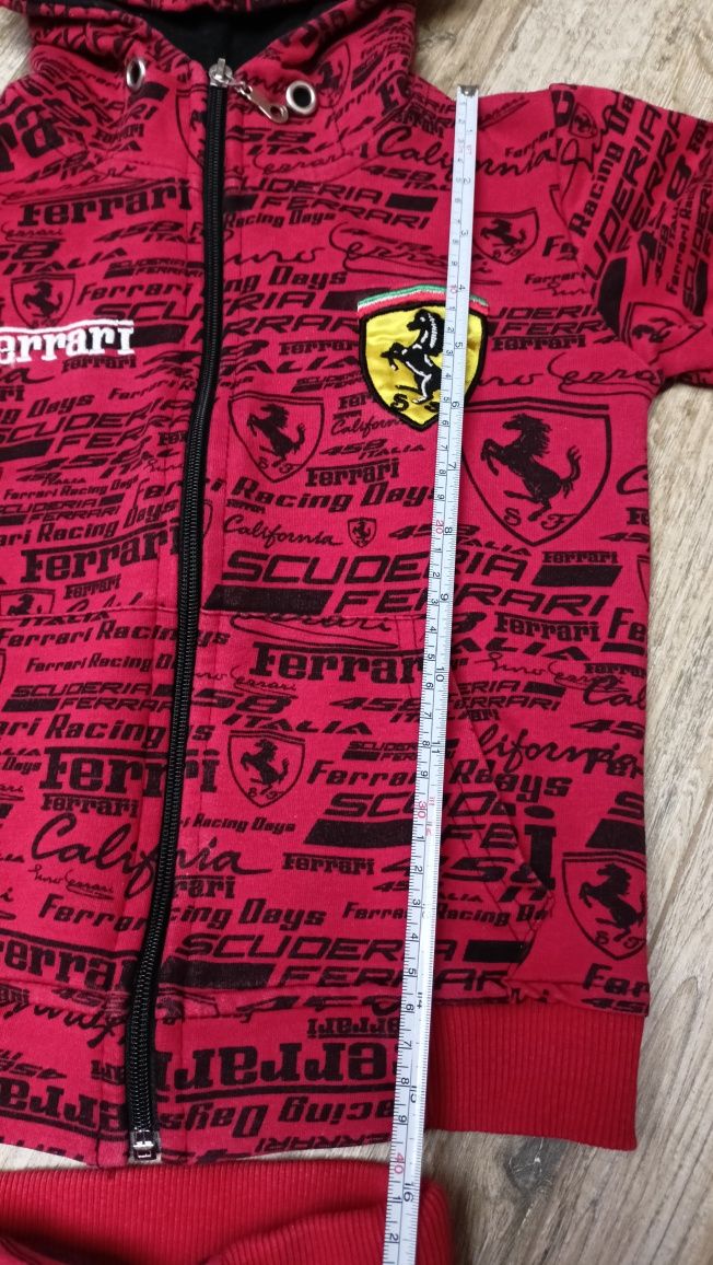 Piękny dres Ferrari rozmiar  110-116