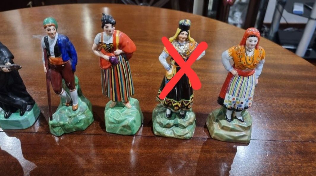 Raras Figuras em Faiança da Fábrica de Sacavem