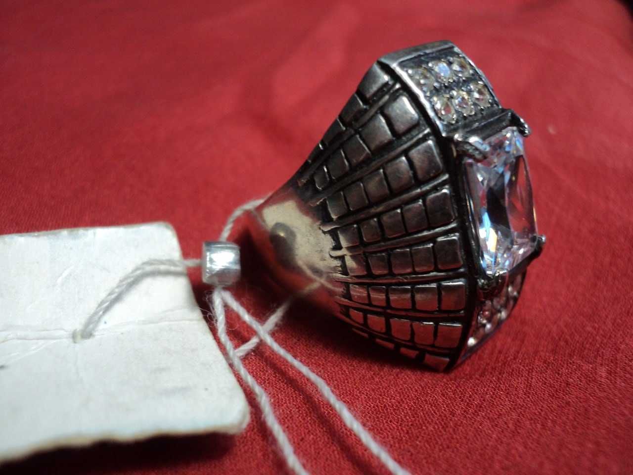 Кольцо, перстень  женское серебро размер 18,5