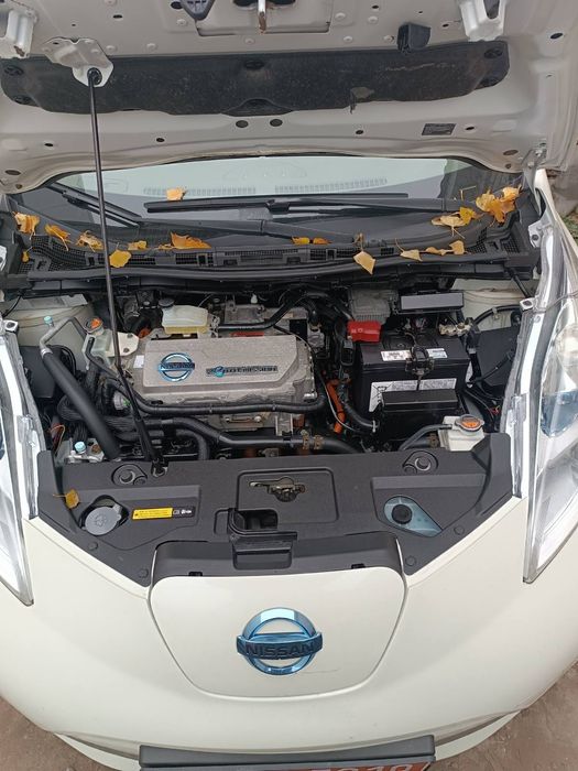 Продам свіжопригнаний Nissan Leaf  2012.батарея 9 палок!!!