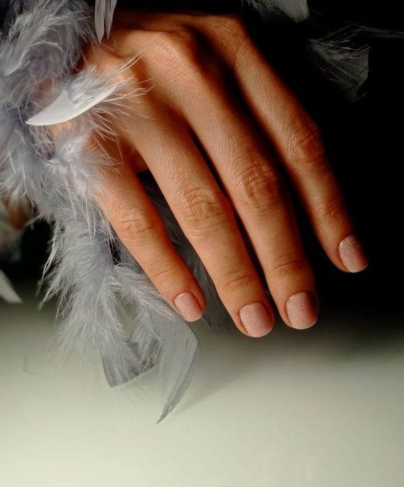 Hybryda /paznokcie/zadbane dłonie.