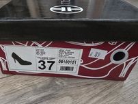 Sprzedam buty marki T.Taccardi z pudełkiem