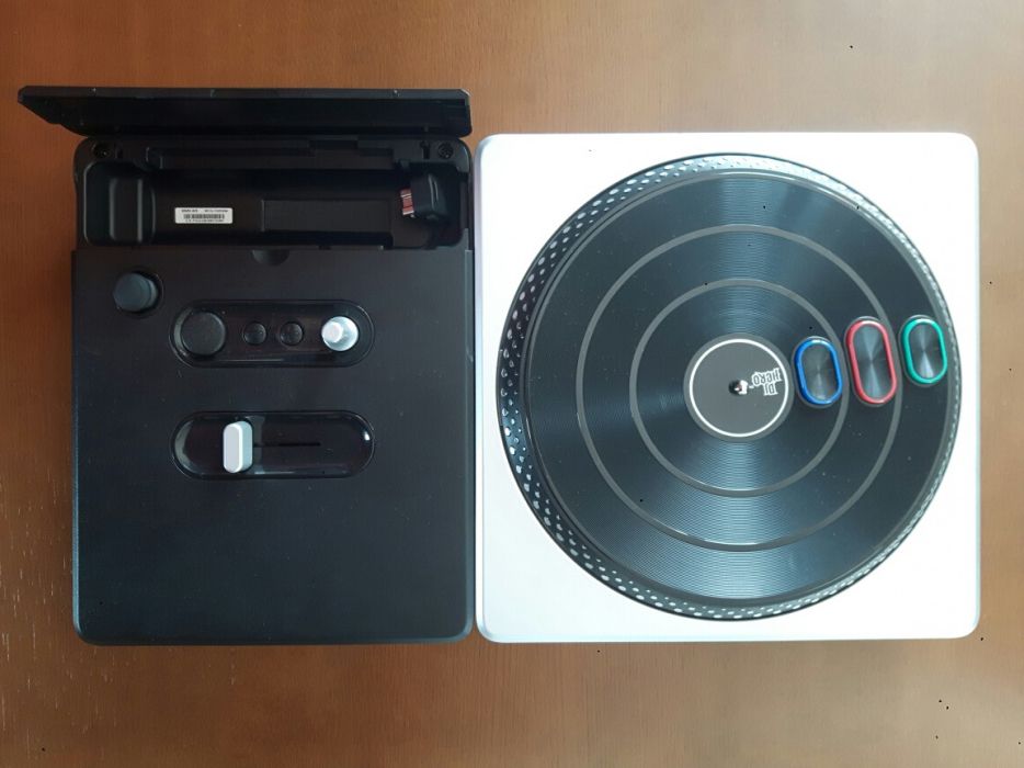 Wii - Jogo DJ Hero 1 e DJ Hero 2 + Mesa de Mistura / Controlador DJ