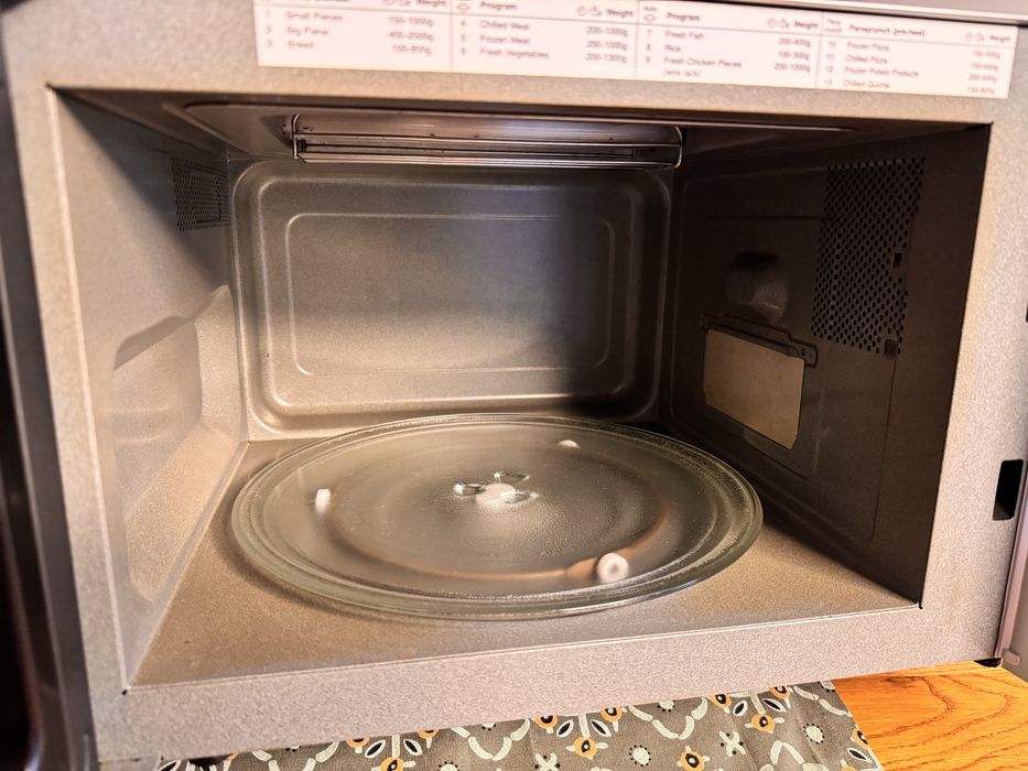 Kuchenka mikrofalowa z grillem