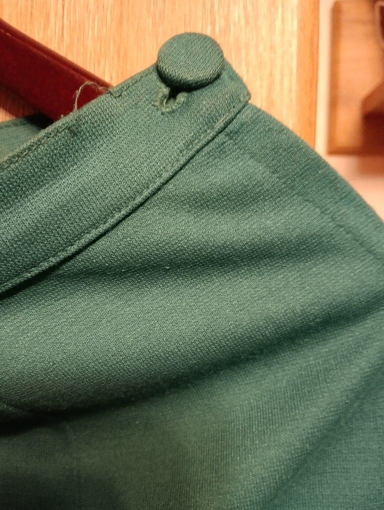 Zielona spodnica z fantazyjna pliska L 40