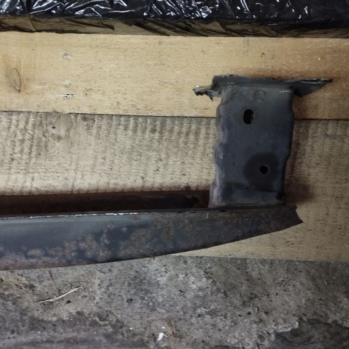 Belka wzmocnienie zderzaka tył skoda octavia kombi 2015 ze śrubami OEM