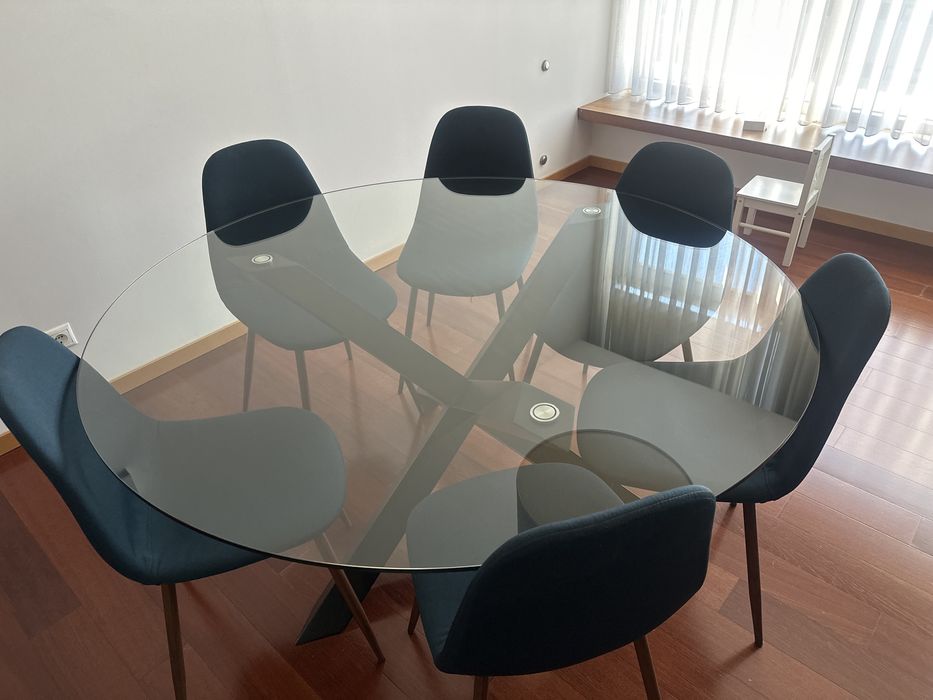 Mesa + 6 cadeiras (Vidro + base madeira)