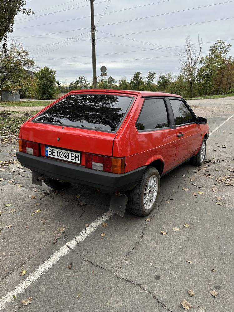 Автомобіль Ваз 2108