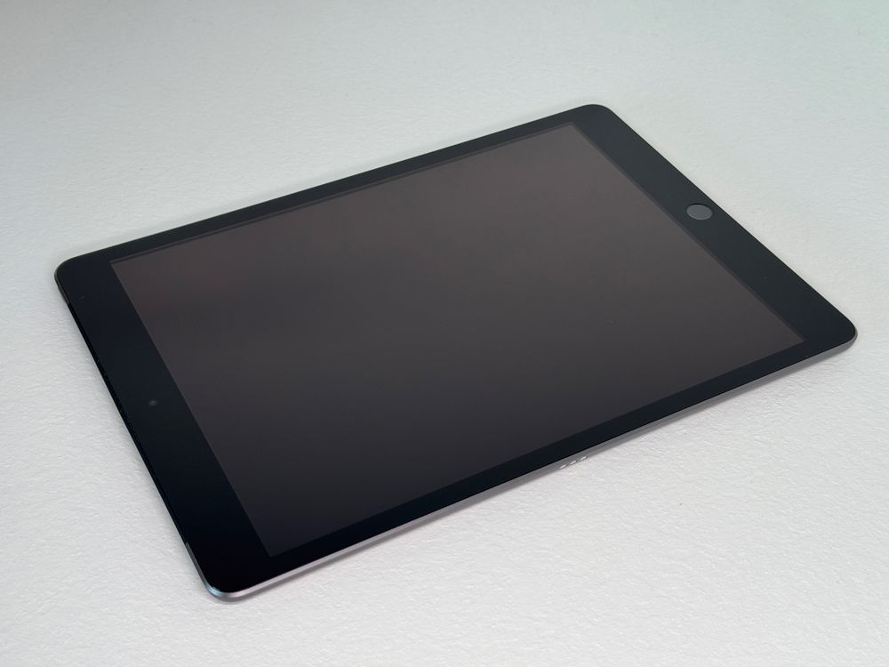 iPad 9. gen. (A2603) - 64GB - Cellular (LTE) - faktura VAT 23%