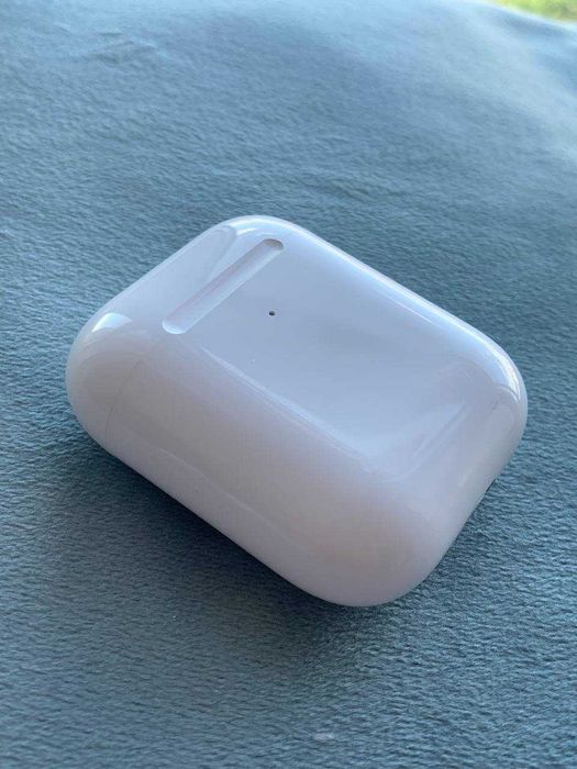 Оригінал AirPods 2 є чек і гарантія, повний комплект