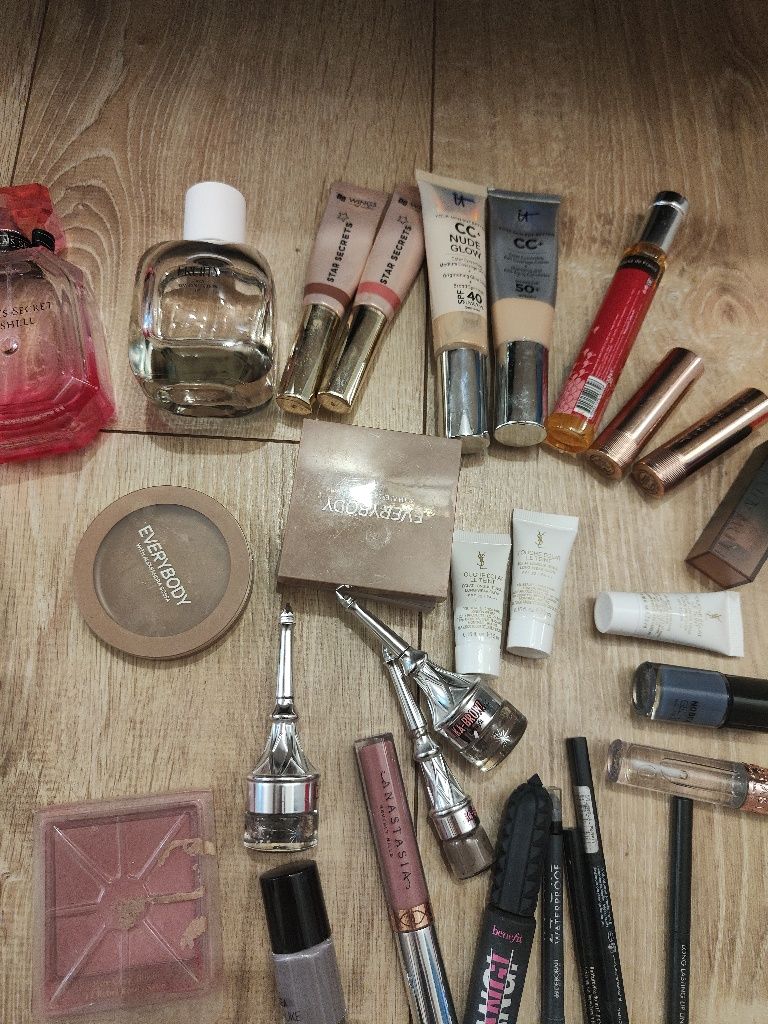 Zestaw kosmetyków bombshell the balm huda IT cosmetics itp