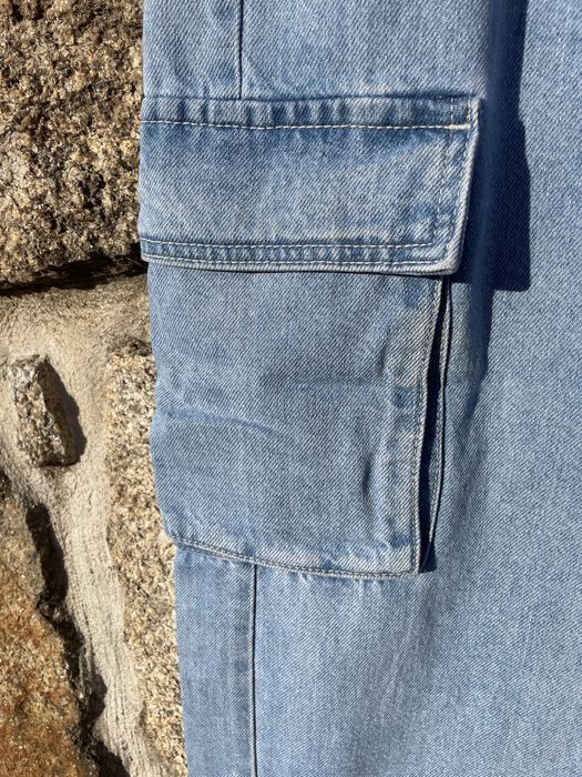 Calças denim estilo cargo