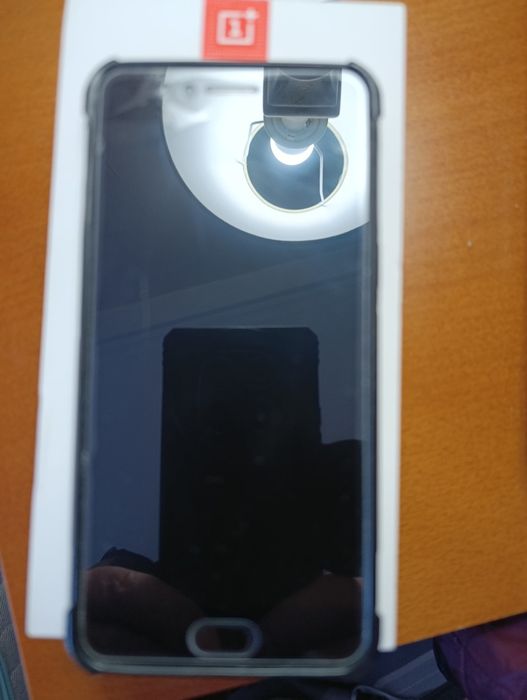 Vendo smartphone One plus 128 gigas Ron e 8 gigas Ran só 100€