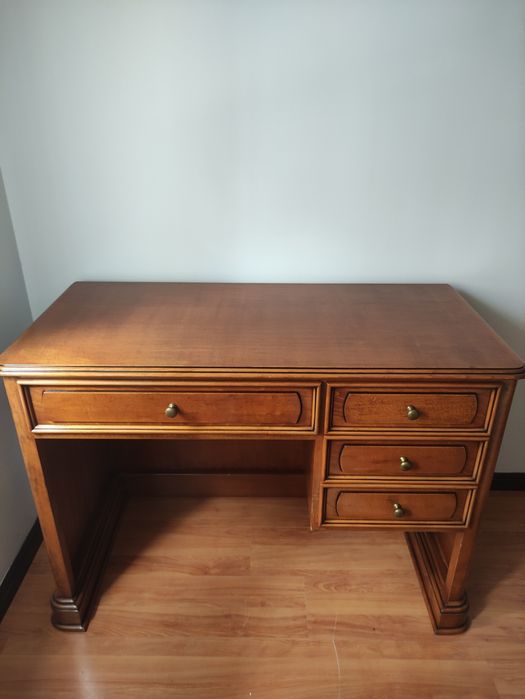 Secretaria e cadeira