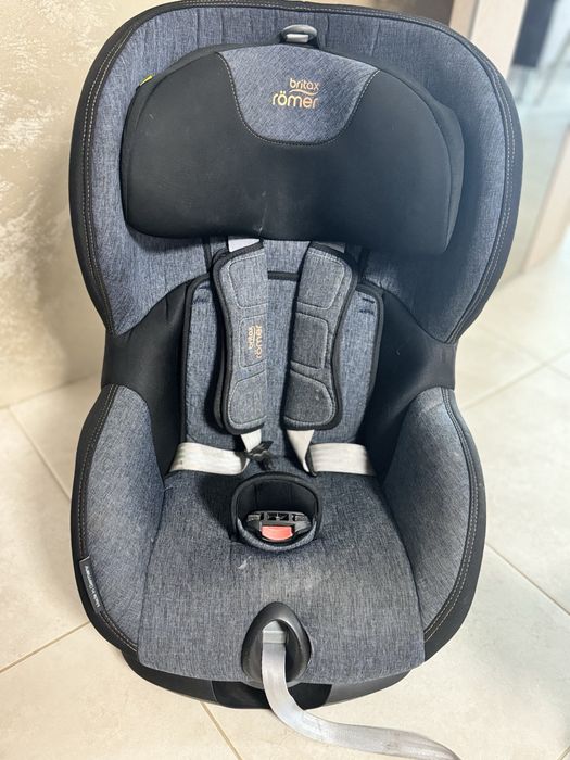 Продам автокресло Britax