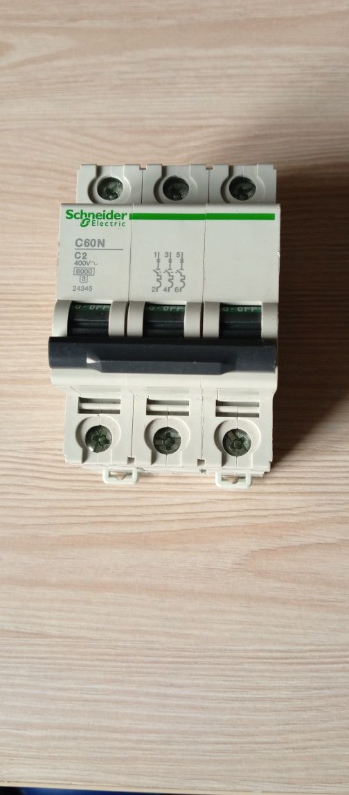 Автоматичний вимикач Schneider Electric C60N С2 3Р 2A С  (24346)
