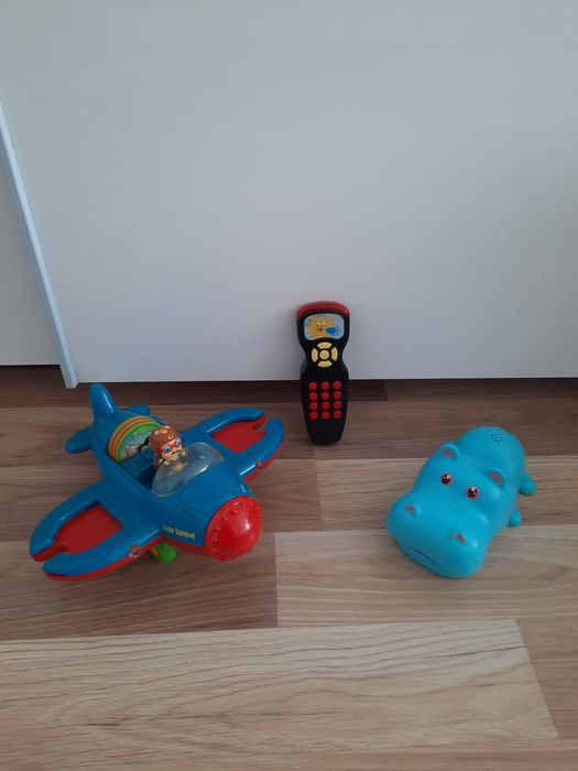 Zabawki dziecięce grające samolot, telefon, hipopotam