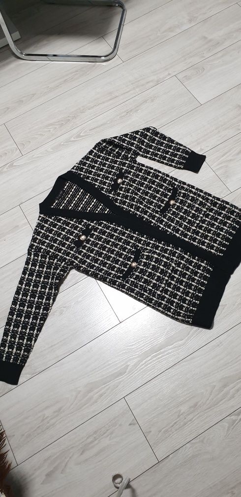 Elegancki przedłużany sweterek, kardigan ze złotą nitką r. XL