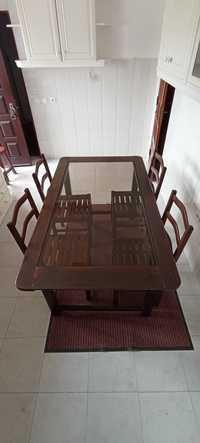 Mesa madeira e vidro com 4 cadeiras de madeira maciça