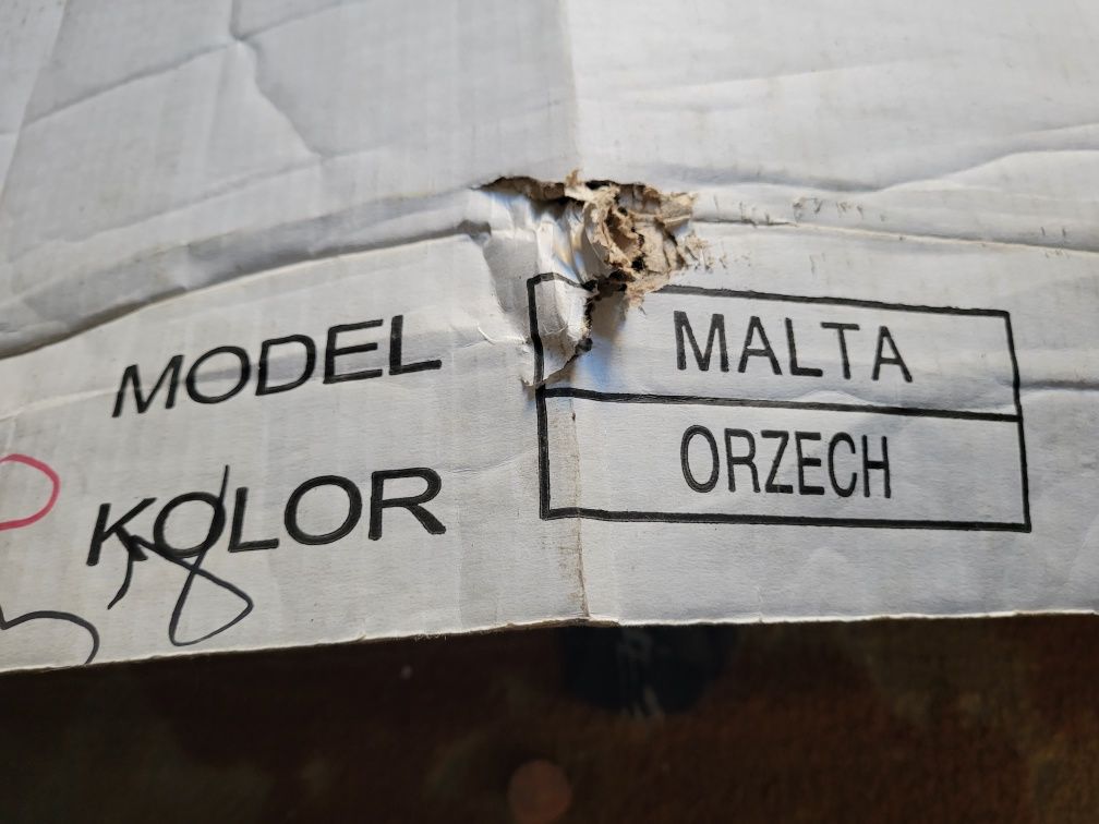 Nowe Drzwi Wejściowe w Kolorze Orzech – Bezpieczeństwo i Styl!