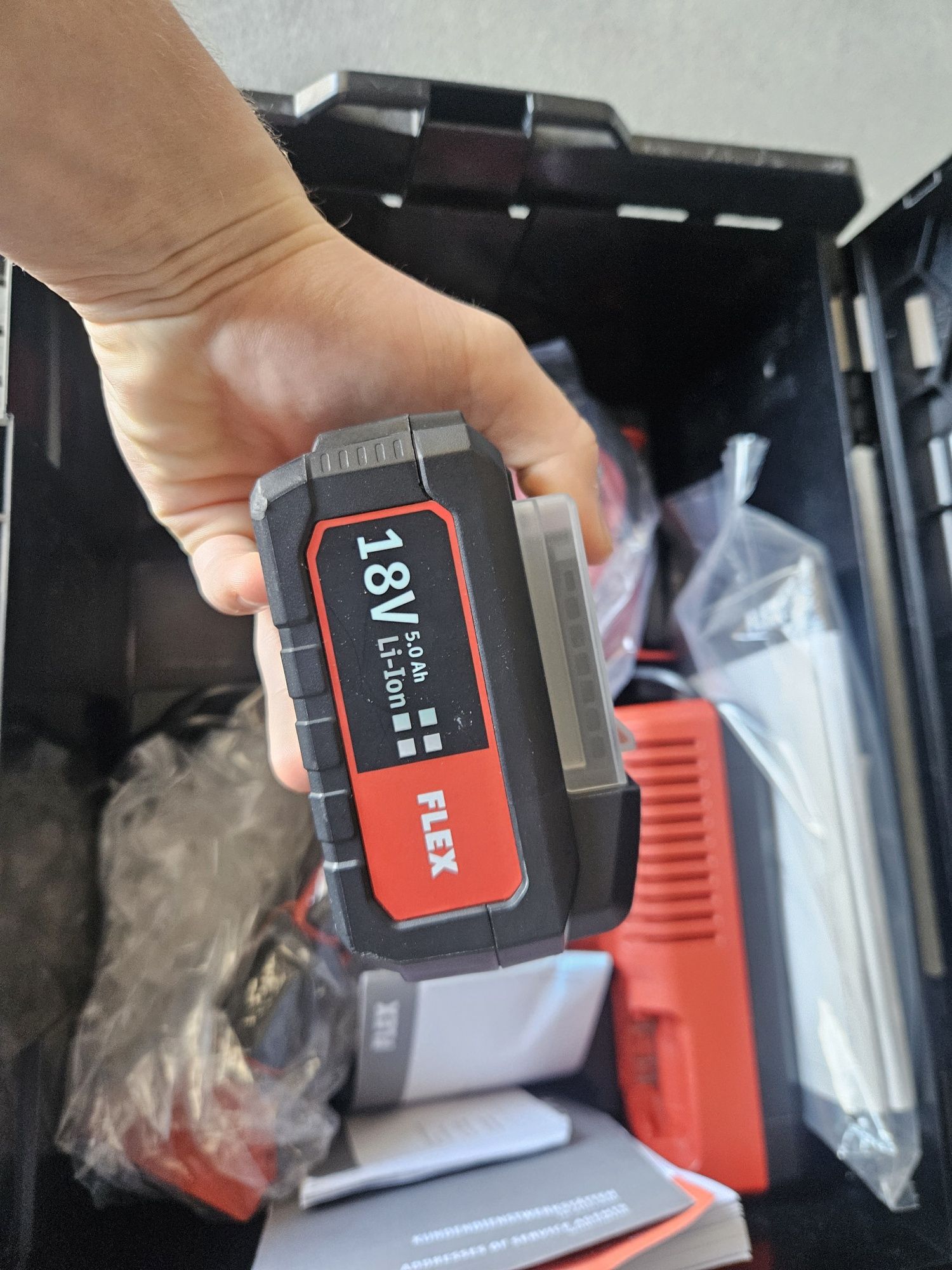 Polerka akumulatorowa rotacyjna flex pe 150