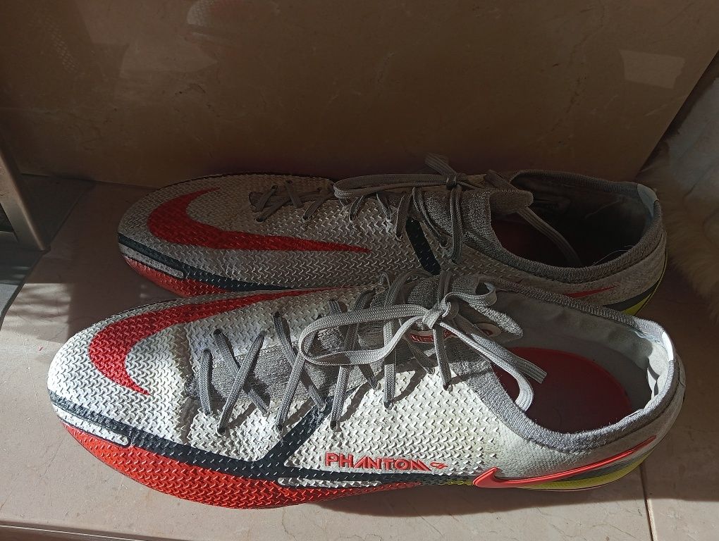 Chuteiras Nike  - relvado sintético