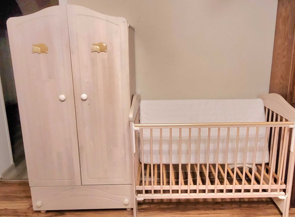 Meble dziecięce, szafa +łóżeczko z materacem