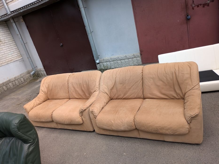Продам два шкіряних дивана з Німеччини