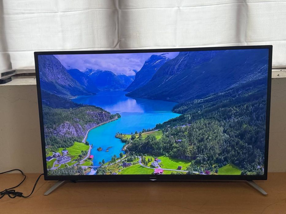 Телевізор Sharp – 40”, Full HD, Smart TV, ніжки та пульт
