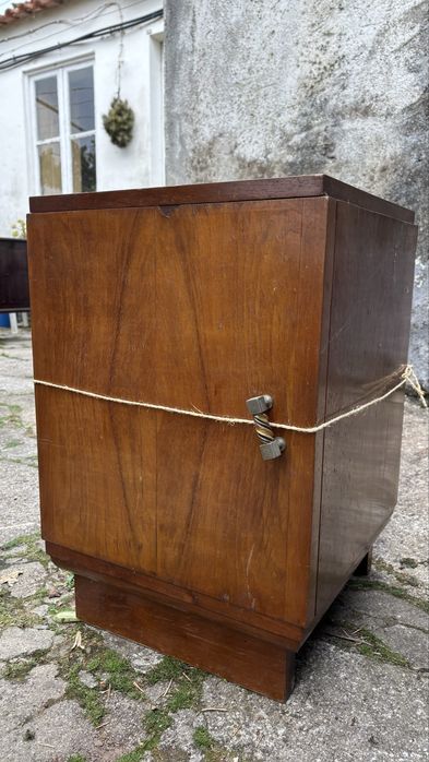 Conjunto de duas mesas de cabeceira