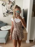 Krótki kombinezon w kwiaty z wiskozy Forever 21 XS