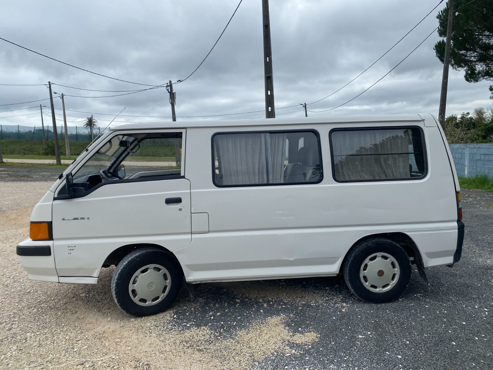 Mitsubishi L300 9 LUGARES