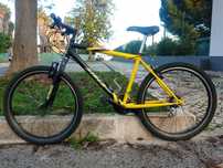 Bicicleta montanha usada.