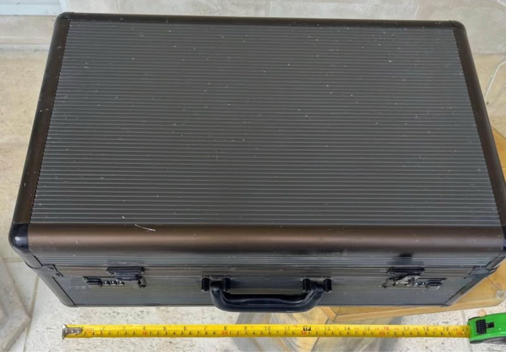 Mala para relogios em metal