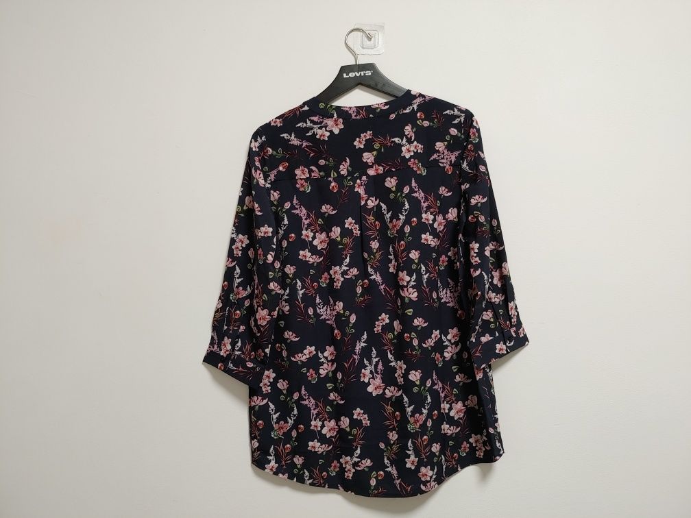 Blusa comprida com flores, tamanho M, NOVA, com etiqueta