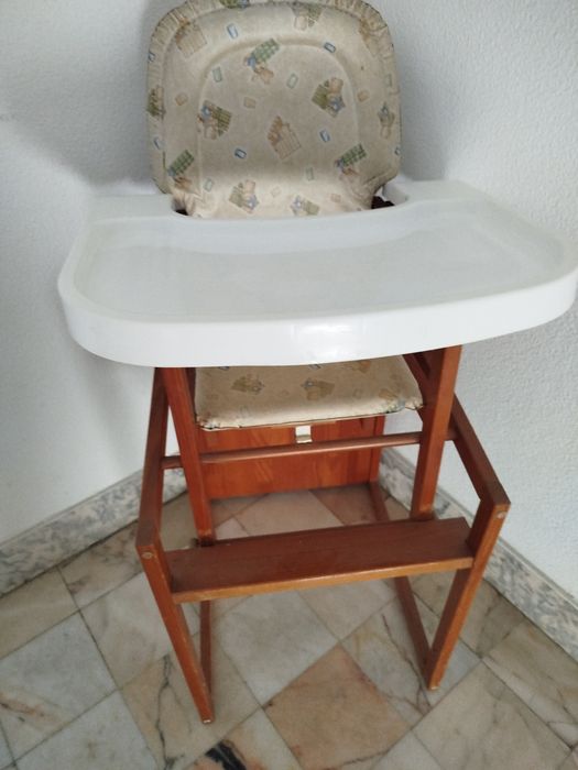 Cadeira para refeições e atividades para crianças