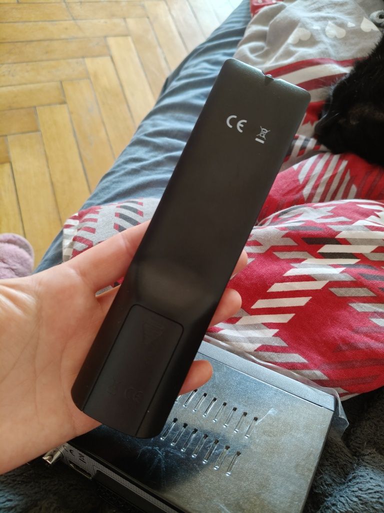 Dekoder (TUNER) DVBT2/HEVC GOSAT Z pilotem programowalnym