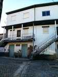 Moradia em vila centenária.
Moradia e comercio.