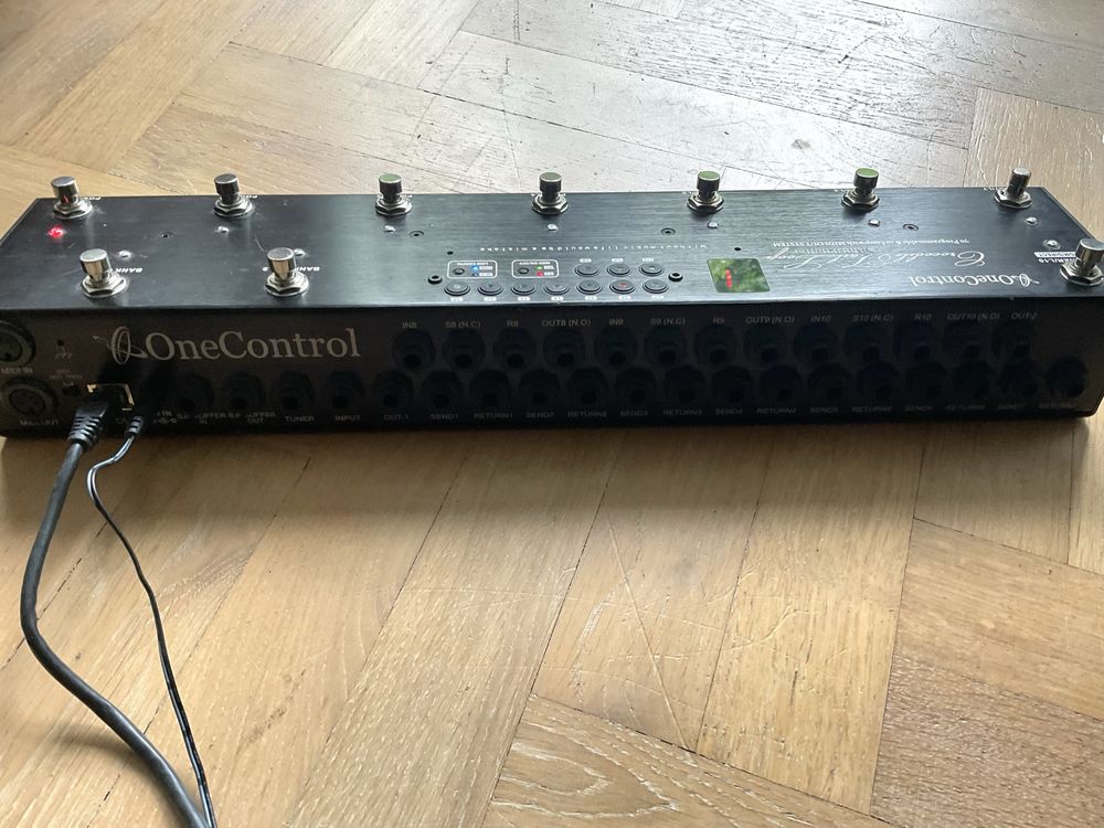 One Control OC10 Crocodile Tail Loop sterownik fx loop + Croc Eye midi