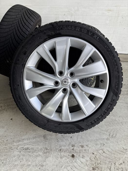 Alufelgi Opel Insignia 18 cali 5x115 z oponami zimowymi 245/45-18 TPMS