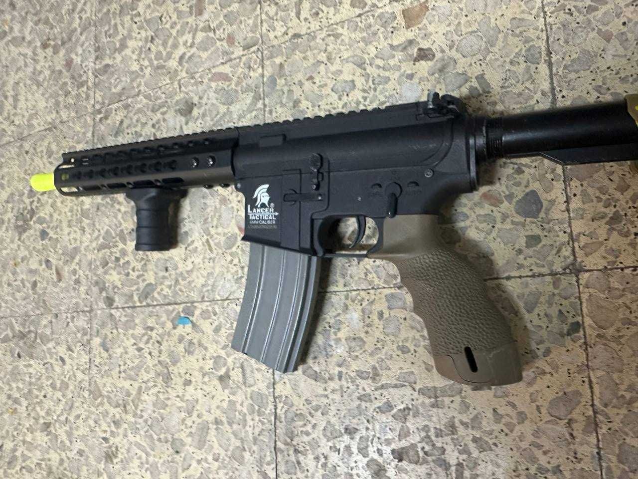 réplica M4 Lancer Tactical preparada para BBs 0.36g airsoft.