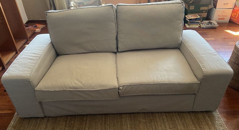 Sofa cinza claro