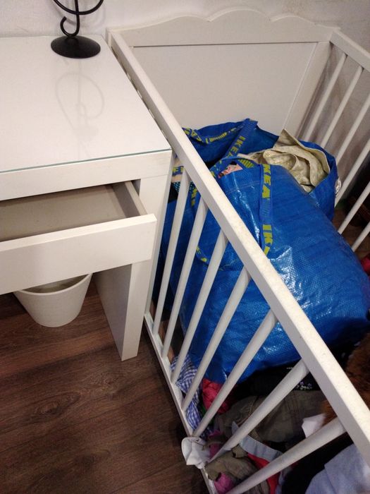 Białe łóżeczko dla dziecka drewniane