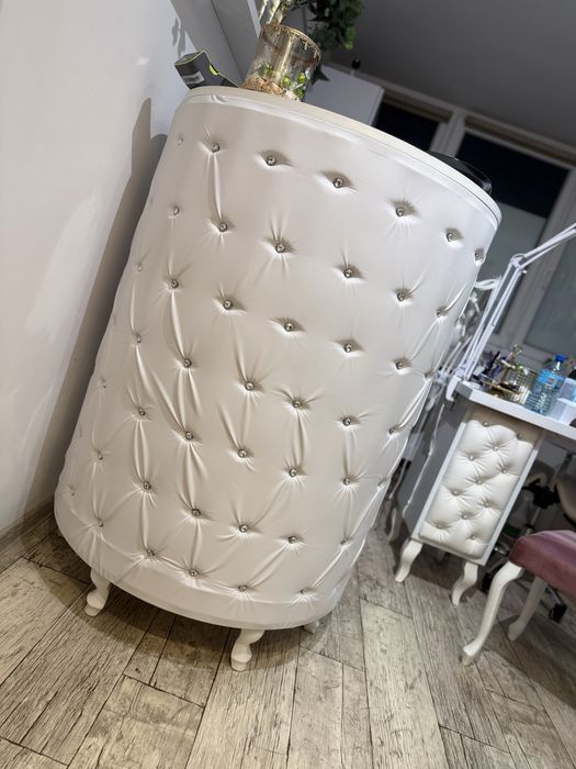 Recepcja - lada recepcyjna  i hoker do salonu kosmetycznego