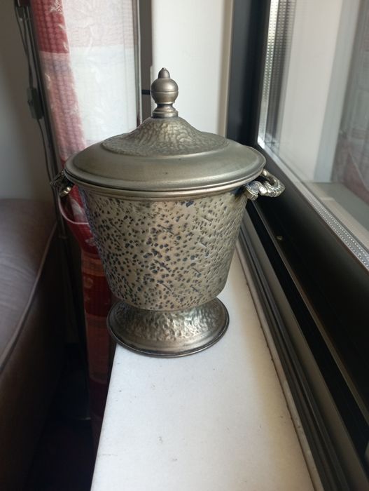 Pote em casquinha com tampa