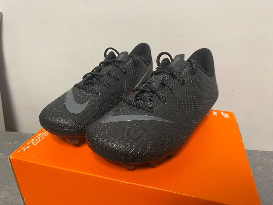 Nike korki dziecięce buty piłkarskie do nogi R. 28,5 - 18 cm wkładka