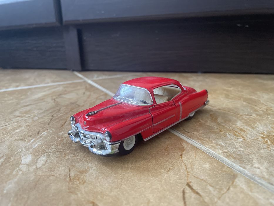 Колеційна машинка cadillac